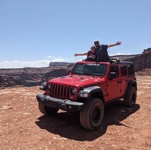 Meet your Posher, Emily